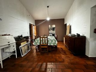 GRAN CASA 3 dormitorios con Patio y cochera Barrio Residencial Los Robles Â¡Disponible desde abril!