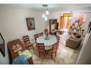 Foto 2 de VENDO CASA  EN URB. LOS JARDINES CERCA AL OPEN PLAZA - TRUJILLO