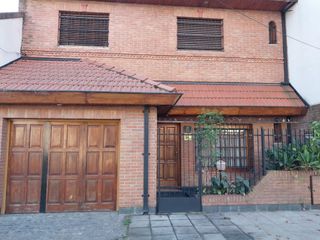 Casa en venta - 3 Dormitorios 2 Baños - Cochera - 226Mts2 - Villa Maipú, San martín