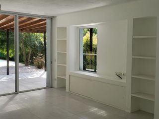 Casa de 5 ambientes con doble cochera y dependencia en venta  Santa Maria De Los Olivos
