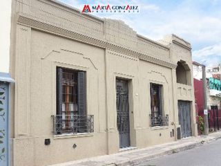 Casa  en Venta Villa Sarmiento / Moron (A120 3554)