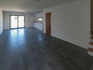 Casa en venta en Roldán 2 dormitorios c/ patio, pileta y parrillero