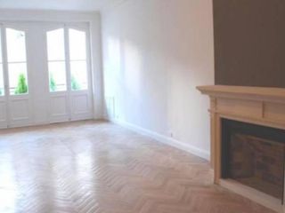 Edificio de gran categoría y excelente calidad (Arq. Casado Sastre) - Tipo casa totalmente reciclado