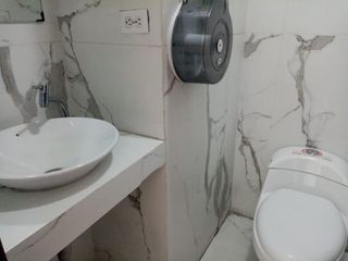 La Coruña, Local Comercial en renta, 100 m2, 1 ambiente, 2 baños, 2 parqueaderos