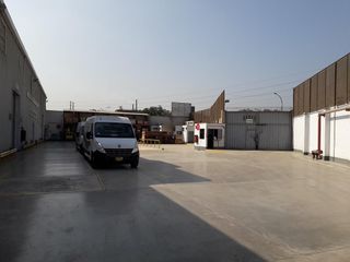 Foto 1 de Local En Alquiler X Av Tomas Valle Smp