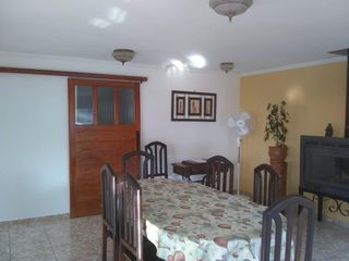 Casa en venta - 4 Dormitorios 3 Baños - Cochera - 405Mts2 - La Caleta, Mar de Cobo