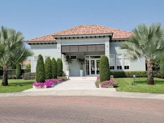 Foto 26 de Venta de Casa en Urb. Casa Laguna, cerca del Riocentro El Dorado, Vía a Samborondon.