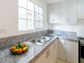 Foto 11 de Venta de Casa en Urb. Casa Laguna, cerca del Riocentro El Dorado, Vía a Samborondon.