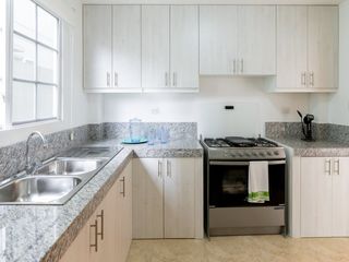 Foto 10 de Venta de Casa en Urb. Casa Laguna, cerca del Riocentro El Dorado, Vía a Samborondon.