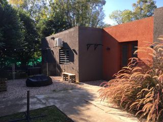 Foto 1 de Venta Excelente Casa con Parque y Pileta