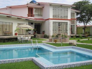 Foto 2 de Casas Venta AV. Loma Linda - Los Ejidos Del Norte - PIURA