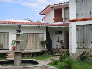 Foto 1 de Casas Venta AV. Loma Linda - Los Ejidos Del Norte - PIURA