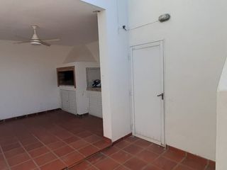 Foto 9 de VENDO CASA CON COMPLEJO DE COCHERAS BARRIO MERCANTIL