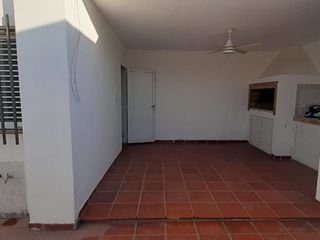 Foto 10 de VENDO CASA CON COMPLEJO DE COCHERAS BARRIO MERCANTIL