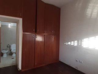 Foto 2 de VENDO CASA CON COMPLEJO DE COCHERAS BARRIO MERCANTIL