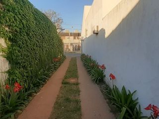 Foto 1 de VENDO CASA CON COMPLEJO DE COCHERAS BARRIO MERCANTIL