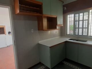 Foto 4 de VENDO CASA CON COMPLEJO DE COCHERAS BARRIO MERCANTIL