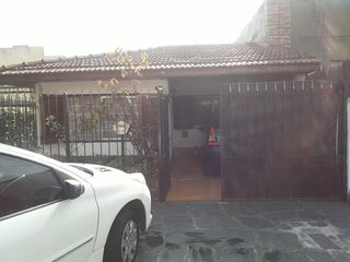 Foto 1 de CASA PH 3 AMBIENTES - QUILMES OESTE