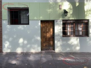 Foto 1 de Excelente casa de 5 ambientes con patio,quincho y 2 terrazas