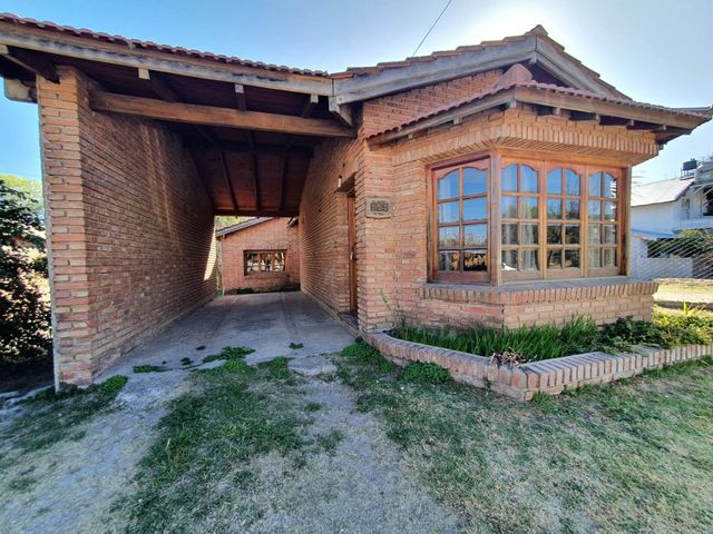 VENTA CASA 3 DORMITORIOS EN LA CUMBRE CON PILETA