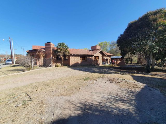 VENTA CASA 3 DORMITORIOS EN LA CUMBRE CON PILETA