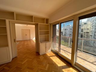 Departamento 4 ambientes, a una cuadra de libertador.