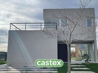 Foto 1 de Casa de diseño con fondo libre y tres dormitorios en alquiler en Puertos, Araucarias