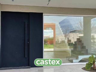Foto 2 de Casa de diseño con fondo libre y tres dormitorios en alquiler en Puertos, Araucarias
