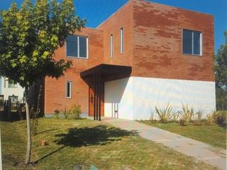 Foto 1 de Casa venta 3 dormitorios Muy buen Proyecto en Tipas