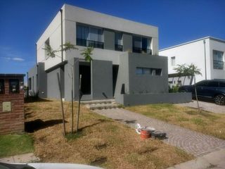 Foto 1 de Casa en venta en Castaños