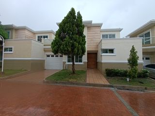 Foto 1 de casa en arriendo en la castellana. Cod A120298