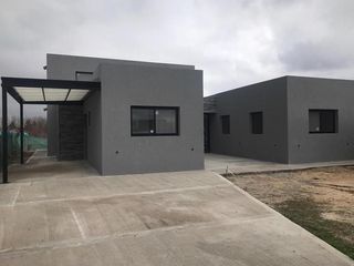 Foto 1 de Casa a la laguna en Canton - Islas