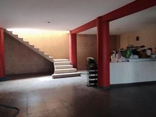 Amplia casa de 3 pisos en San Juan de Lurigancho - Lima