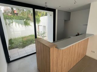 Duplex 3 ambientes en venta en Condominio residencial de Ituzaingo.