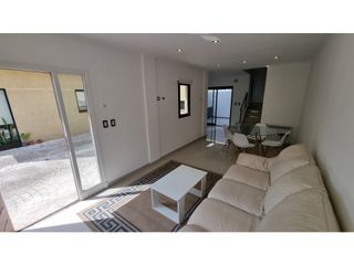 Foto 6 de Dúplex de 3 ambientes, entrada de auto, parrilla. Barrio Chauvin.