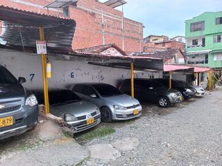 Foto 10 de Te vendo parqueadero en terreno plano para que hagas un centro comercial de calle a calle o lo dejas como parqueadero, bien barato en Barbosa.