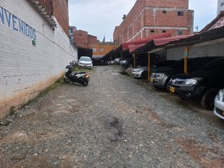 Foto 1 de Te vendo parqueadero en terreno plano para que hagas un centro comercial de calle a calle o lo dejas como parqueadero, bien barato en Barbosa.