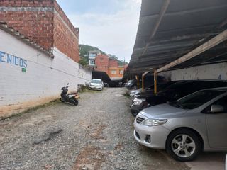 Foto 13 de Te vendo parqueadero en terreno plano para que hagas un centro comercial de calle a calle o lo dejas como parqueadero, bien barato en Barbosa.