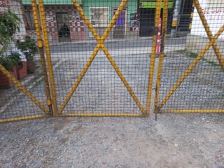 Foto 2 de Te vendo parqueadero en terreno plano para que hagas un centro comercial de calle a calle o lo dejas como parqueadero, bien barato en Barbosa.