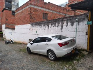 Foto 11 de Te vendo parqueadero en terreno plano para que hagas un centro comercial de calle a calle o lo dejas como parqueadero, bien barato en Barbosa.
