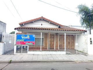 Casa 3 Amb. C/Depto 2 Amb. al fondo Todo buen Estado S/Lote 8.66x34M²  en Villa Sarmiento