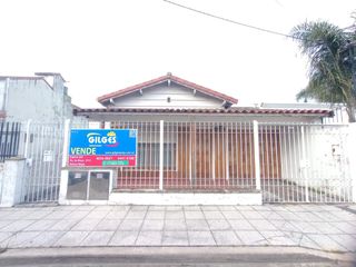 Casa 3 Amb. C/Depto 2 Amb. al fondo Todo buen Estado S/Lote 8.66x34M²  en Villa Sarmiento