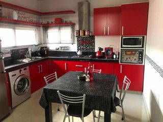Casa en venta - 2 Dormitorios 1 Baño 2 Cocheras - 210Mts2 - Ezpeleta