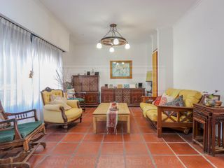 Chalet 5 ambientes venta con suite escritorio patio terraza  en Olivos
