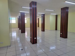 Rumipamba, Local 243 m2, 1 ambiente, 1 baño, 1 parqueadero