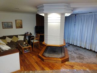 Casa en venta - 4 dormitorios 2 baños - Cochera - 250mts2 - La Plata