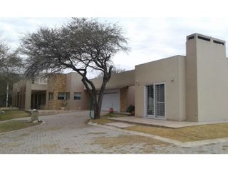 VENTA DE VIVIENDA EN FALDA DEL CARMEN - VIV0260