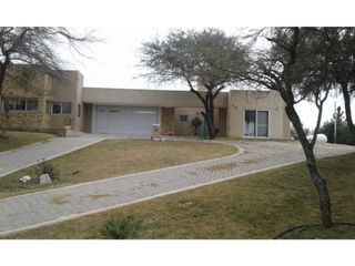 VENTA DE VIVIENDA EN FALDA DEL CARMEN - VIV0260