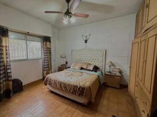 Casa en venta - 2 Dormitorios 1 Baño - Cocheras - 300Mts2 - Villa Udaondo