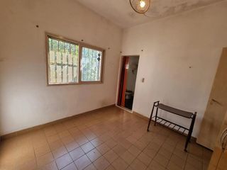 Casa en venta - 3 Dormitorios 2 Baños - Cocheras - 399Mts2 - Llavallol, Lomas de Zamora